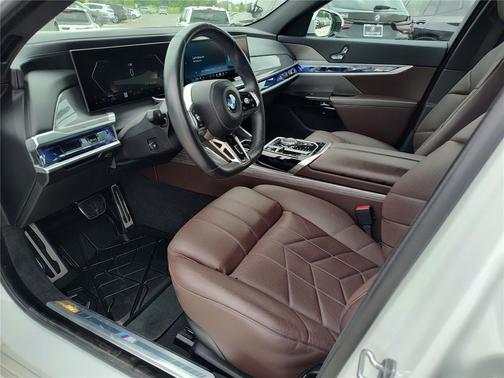 Mineral White Metallic 2023 BMW 740 i