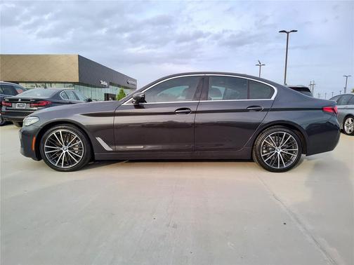 2022 BMW 530 i