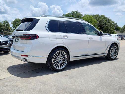 2025 BMW X7 xDrive40i