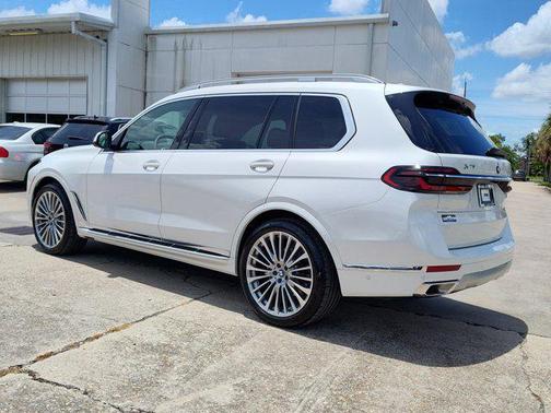 2025 BMW X7 xDrive40i