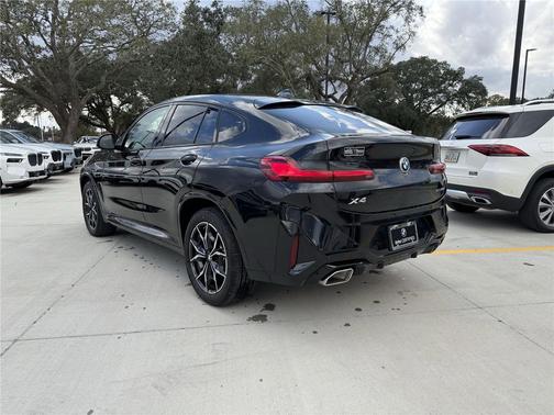 2025 BMW X4 xDrive30i