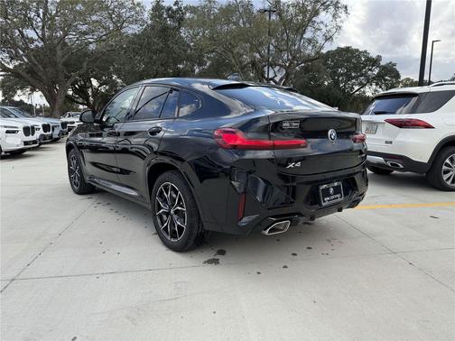 2025 BMW X4 xDrive30i