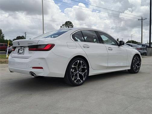 Alpine White 2026 BMW 330 330i