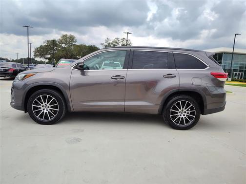 2017 Toyota Highlander SE