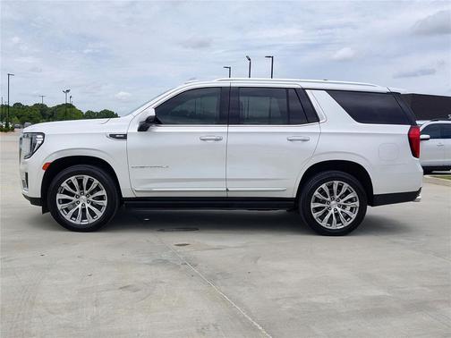White Frost Tricoat 2022 GMC Yukon Denali