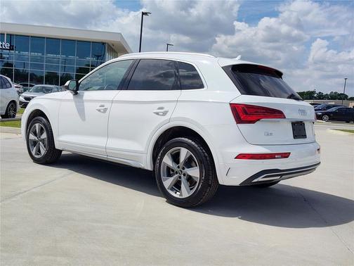 2024 Audi Q5 40 Premium Plus