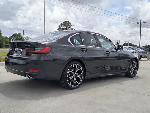 Dravit Grey Metallic 2026 BMW 330 330i
