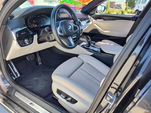 2022 BMW 530 i