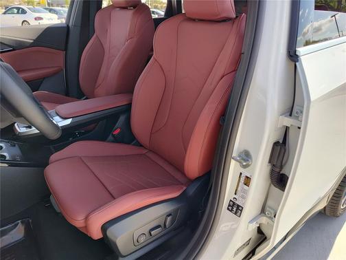 Alpine White 2026 BMW X1 xDrive28i