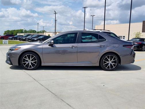 Predawn Gray Mica 2022 Toyota Camry SE