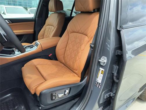 Dravit Grey Metallic 2026 BMW X5 M60i