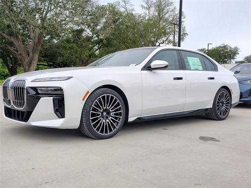Mineral White Metallic 2026 BMW 760 xDrive