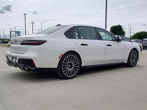 Mineral White Metallic 2026 BMW 760 xDrive