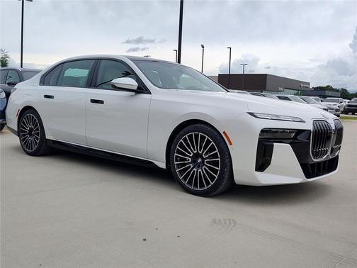 Mineral White Metallic 2026 BMW 760 xDrive