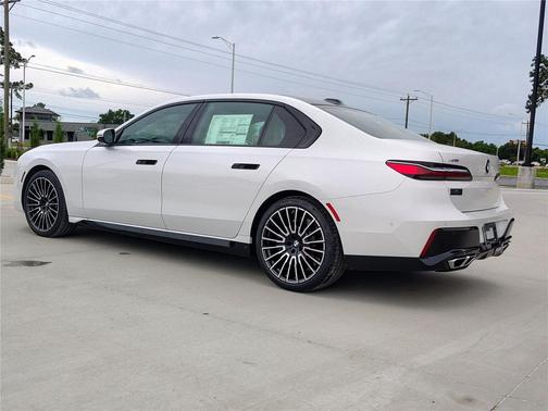 Mineral White Metallic 2026 BMW 760 xDrive