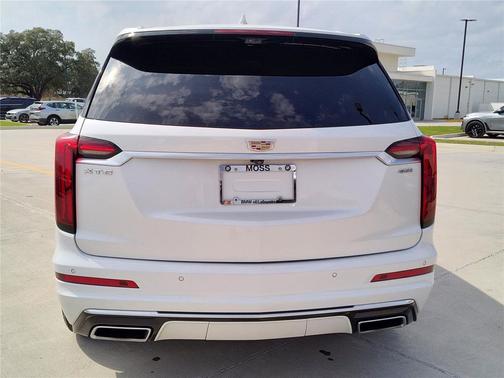 2022 Cadillac XT6 Premium Luxury FWD