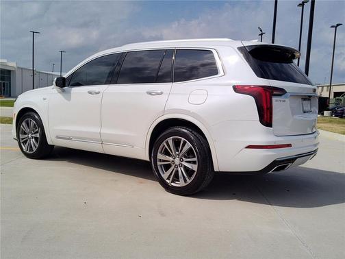 2022 Cadillac XT6 Premium Luxury FWD