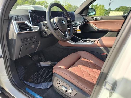 Mineral White Metallic 2026 BMW X5 sDrive40i