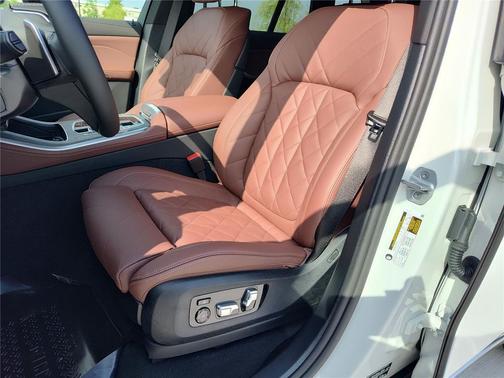 Mineral White Metallic 2026 BMW X5 sDrive40i