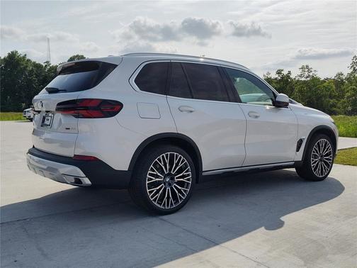 Mineral White Metallic 2026 BMW X5 sDrive40i