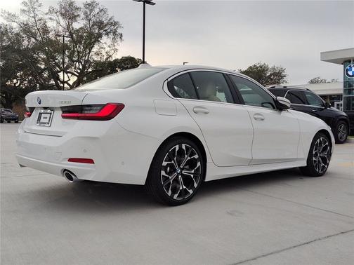 Alpine White 2026 BMW 330 330i