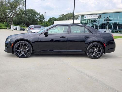 2023 Chrysler 300 Touring