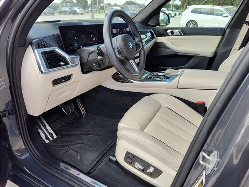 2025 BMW X7 M60i