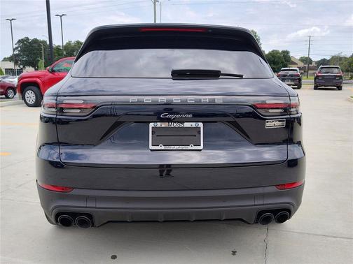 2023 Porsche Cayenne Platinum Edition