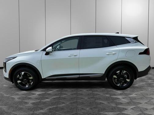 Snow White Pearl 2026 Kia Sportage LX