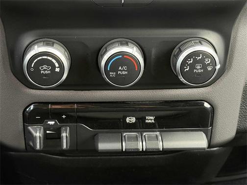 2019 RAM 2500 Big Horn Crew Cab 4x4 6'4' Box