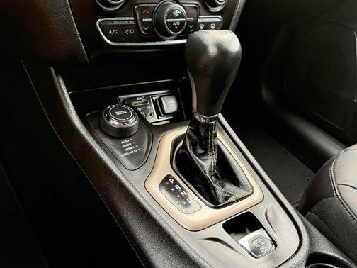 Hydro Blue Pearlcoat 2018 Jeep Cherokee Limited