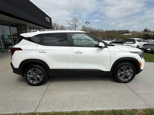 Snow White Pearl 2026 Kia Seltos LX