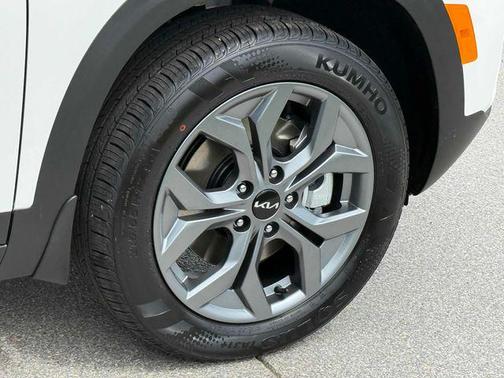Snow White Pearl 2026 Kia Seltos LX