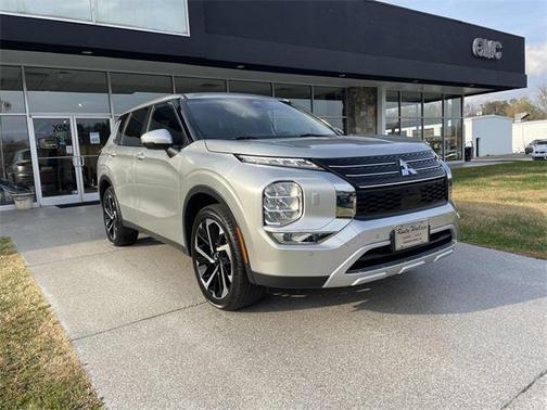 2024 Mitsubishi Outlander SE Black Edition w/Pano Roof S-AWC