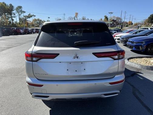 2024 Mitsubishi Outlander SE Black Edition w/Pano Roof S-AWC