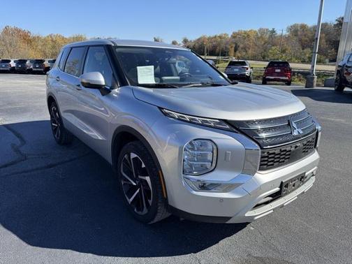 2024 Mitsubishi Outlander SE Black Edition w/Pano Roof S-AWC