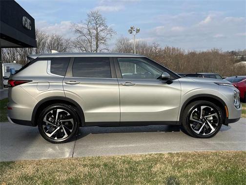 2024 Mitsubishi Outlander SE Black Edition w/Pano Roof S-AWC