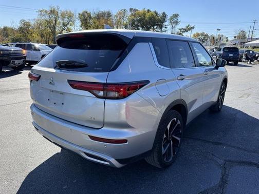 2024 Mitsubishi Outlander SE Black Edition w/Pano Roof S-AWC