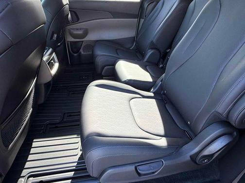 Ivory 2026 Kia Carnival Hybrid EX