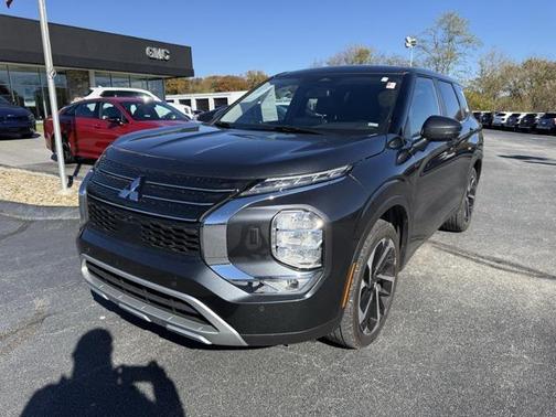 2024 Mitsubishi Outlander SE Black Edition w/Pano Roof S-AWC