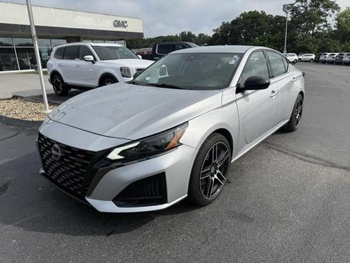 2023 Nissan Altima SR FWD