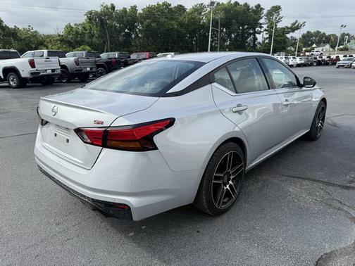 2023 Nissan Altima SR FWD