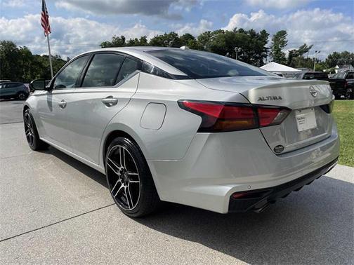 2023 Nissan Altima SR FWD