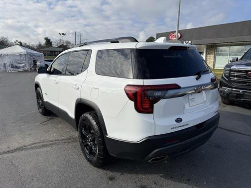 2023 GMC Acadia AWD AT4