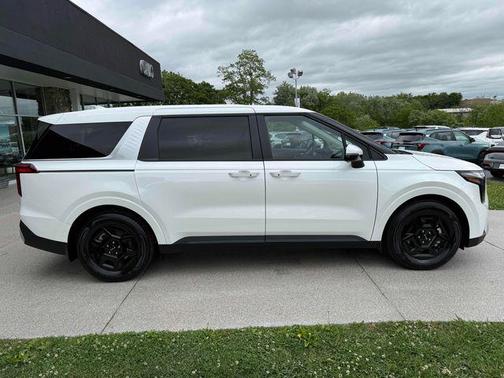 Snow White Pearl 2026 Kia Carnival LX