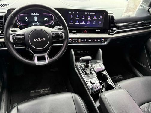 Glacial White Pearl 2023 Kia Sportage X-Line