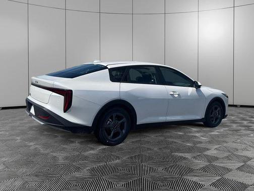 Snow White Pearl 2026 Kia K4 LXS