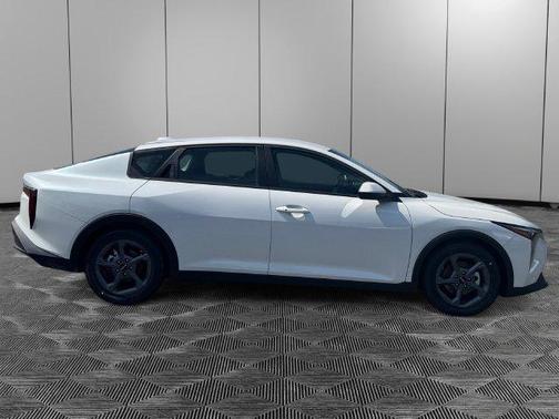 Snow White Pearl 2026 Kia K4 LXS