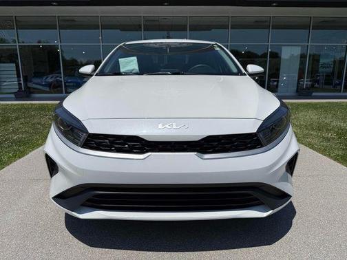 Snow White Pearl 2023 Kia Forte LXS