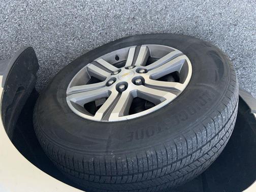 Champagne Silver Metallic 2015 Chevrolet Traverse 1LT